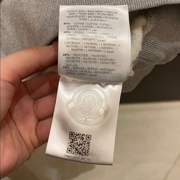 Sold Moncler sweater - Picture 5 of 6